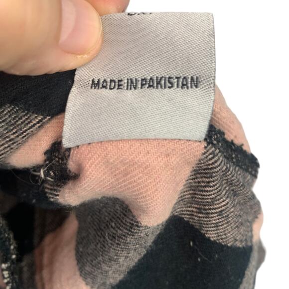 She Shreds “Fear Less” flannel pink/black pockets grunge goth snow boarder LG - Picture 4 of 8